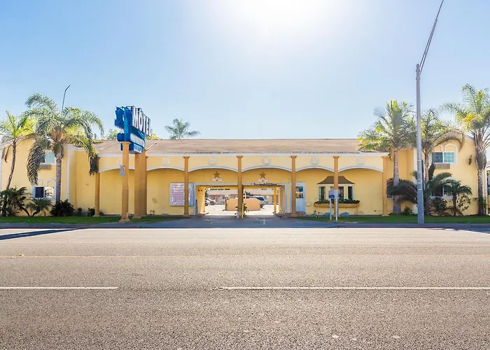 Colonial Pool & Spa Motel Long Beach